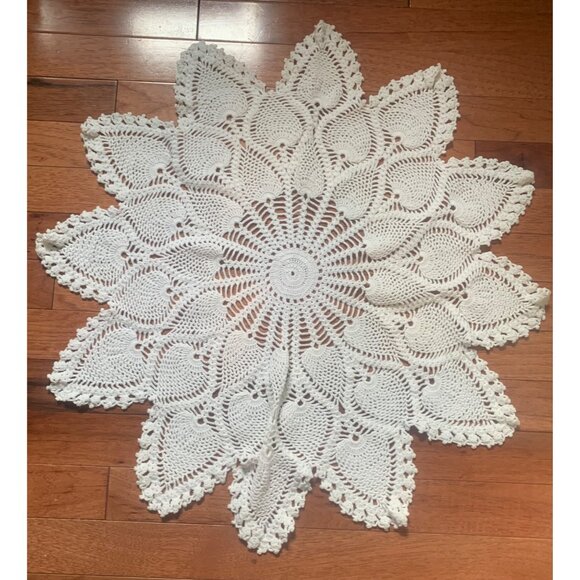Vintage Crochet Doily Table Centerpiece Handmade 25 Inches - Picture 9 of 11